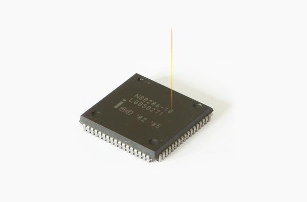 芯片激光打標(biāo)機的特點、材料以及優(yōu)點(圖1)