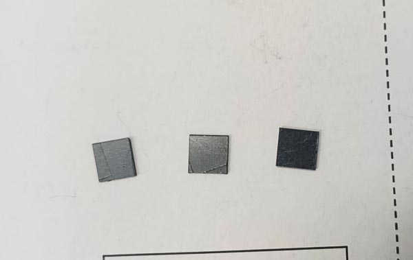 石墨片用什么切割呢？精密激光切割機(jī)！(圖1)